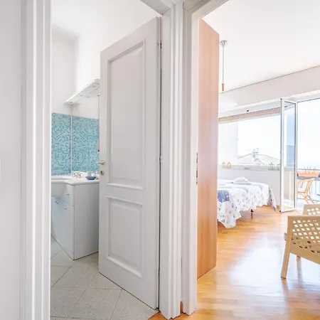 Aurelia Panoramic Seaside Apartment Zoagli